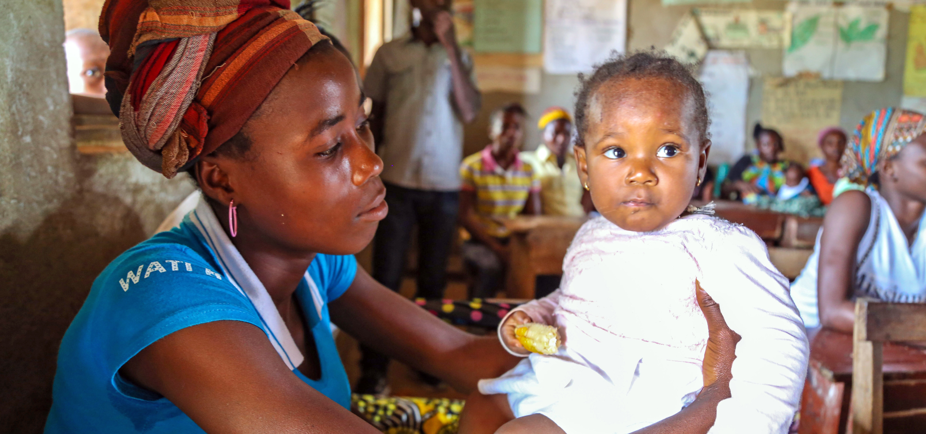 sierra-leone-mother-baby-george-lewis-world-bank