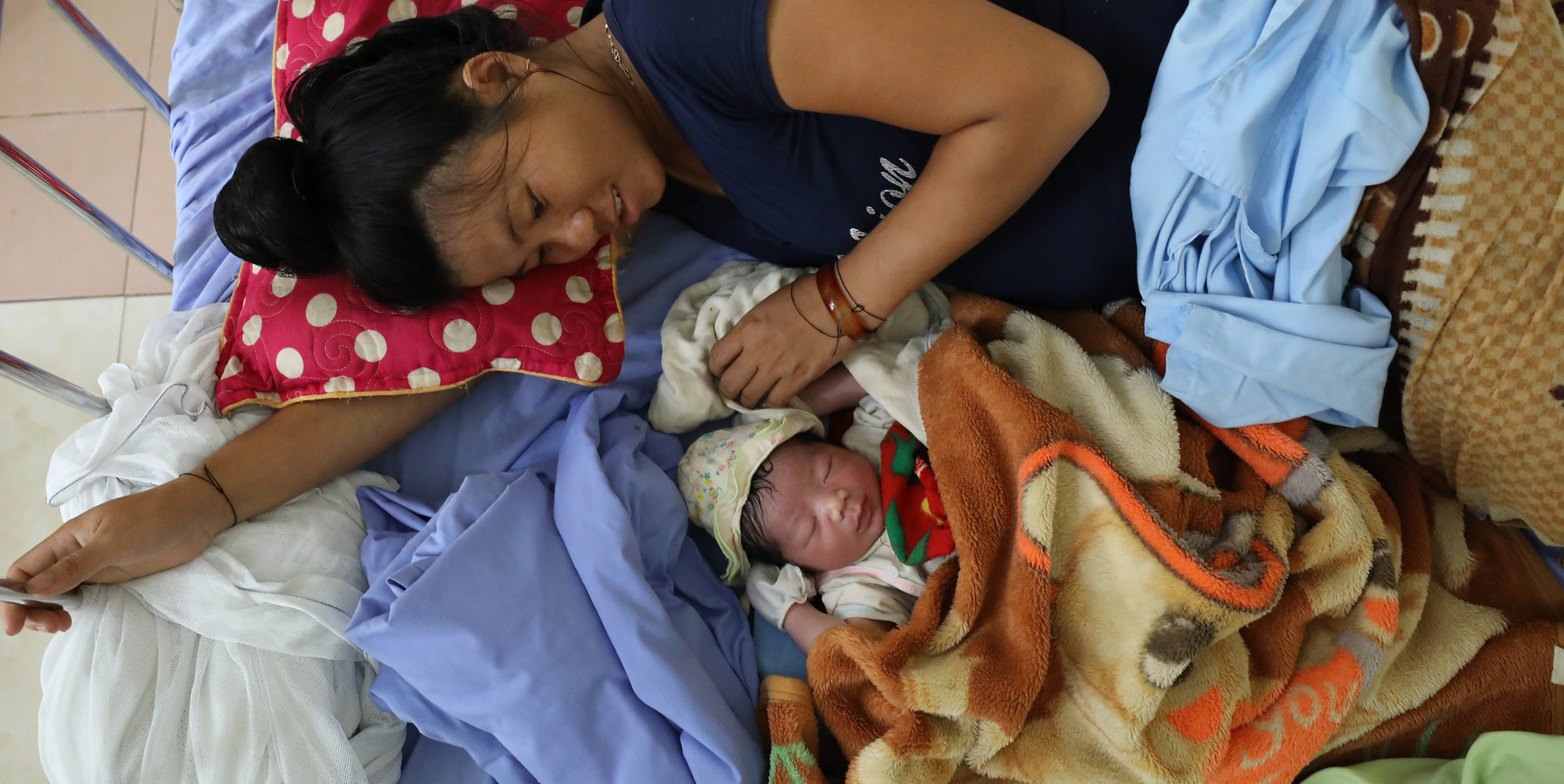 vietnam-mother-with-infant-world-bank
