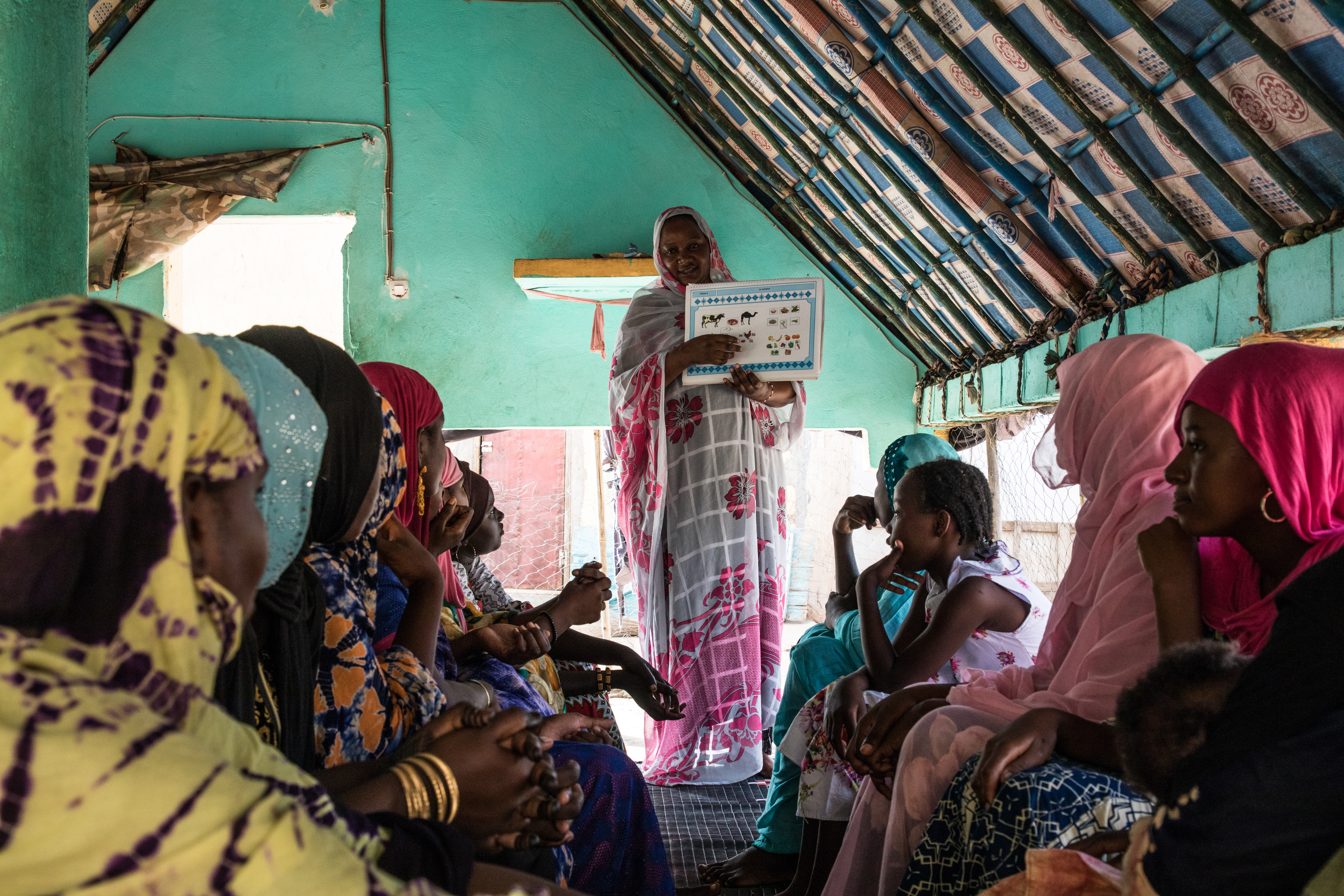 community worker presents to women in Mauritania. Photo by Vincent Tremeau/ World Bank