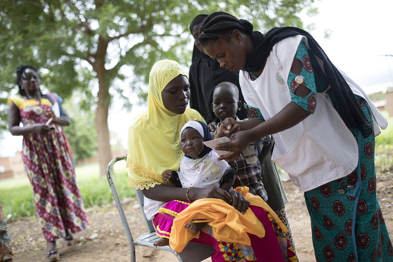 Burkina Faso mother, children and health worker. Photo: Dominic Chavez / Global Financing Facility