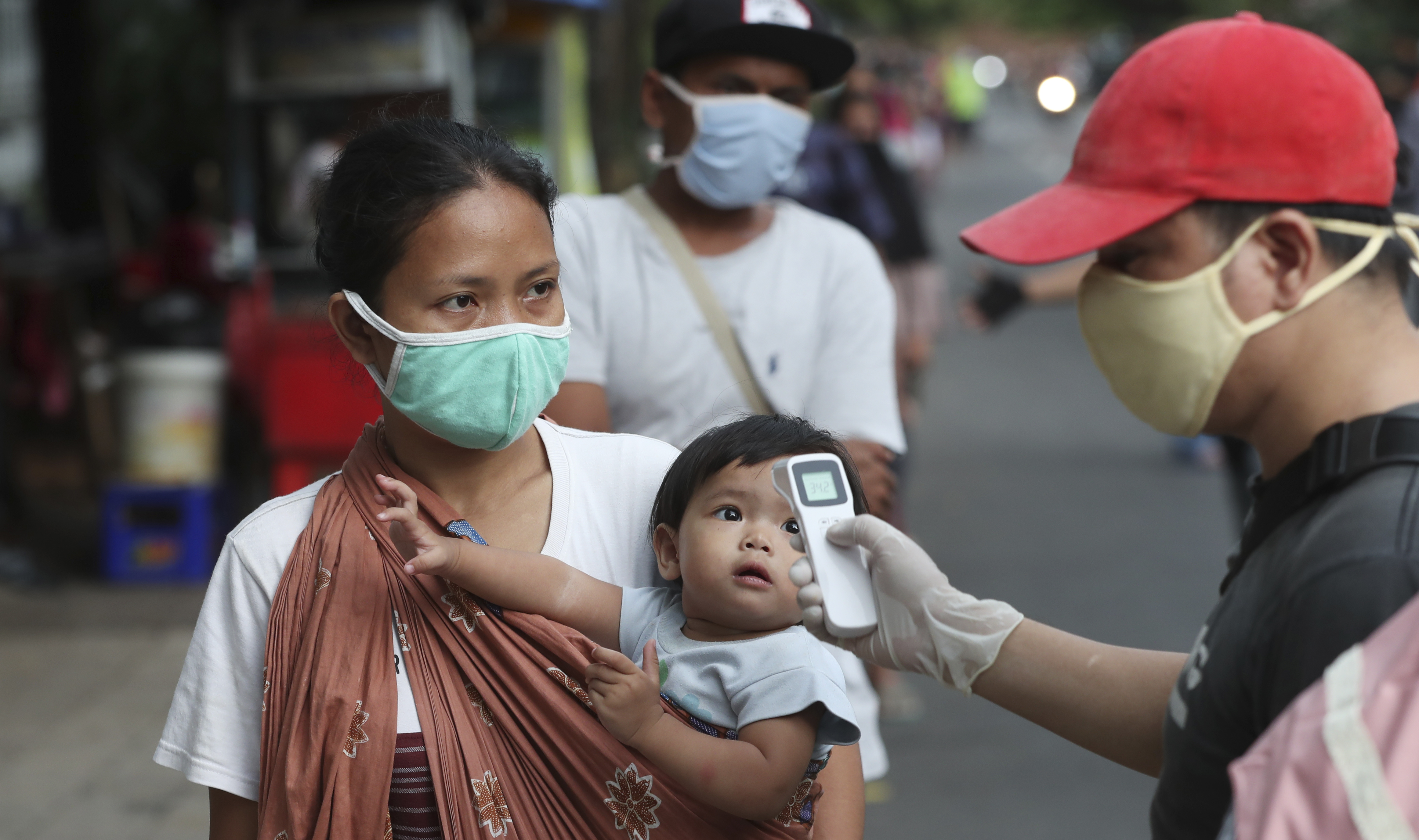 Indonesia Covid-19 check. Achmad/World Bank