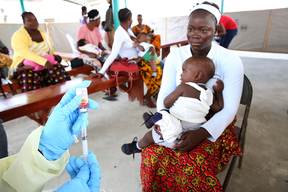 Liberia-vaccination-Dominic-Chavez-WB