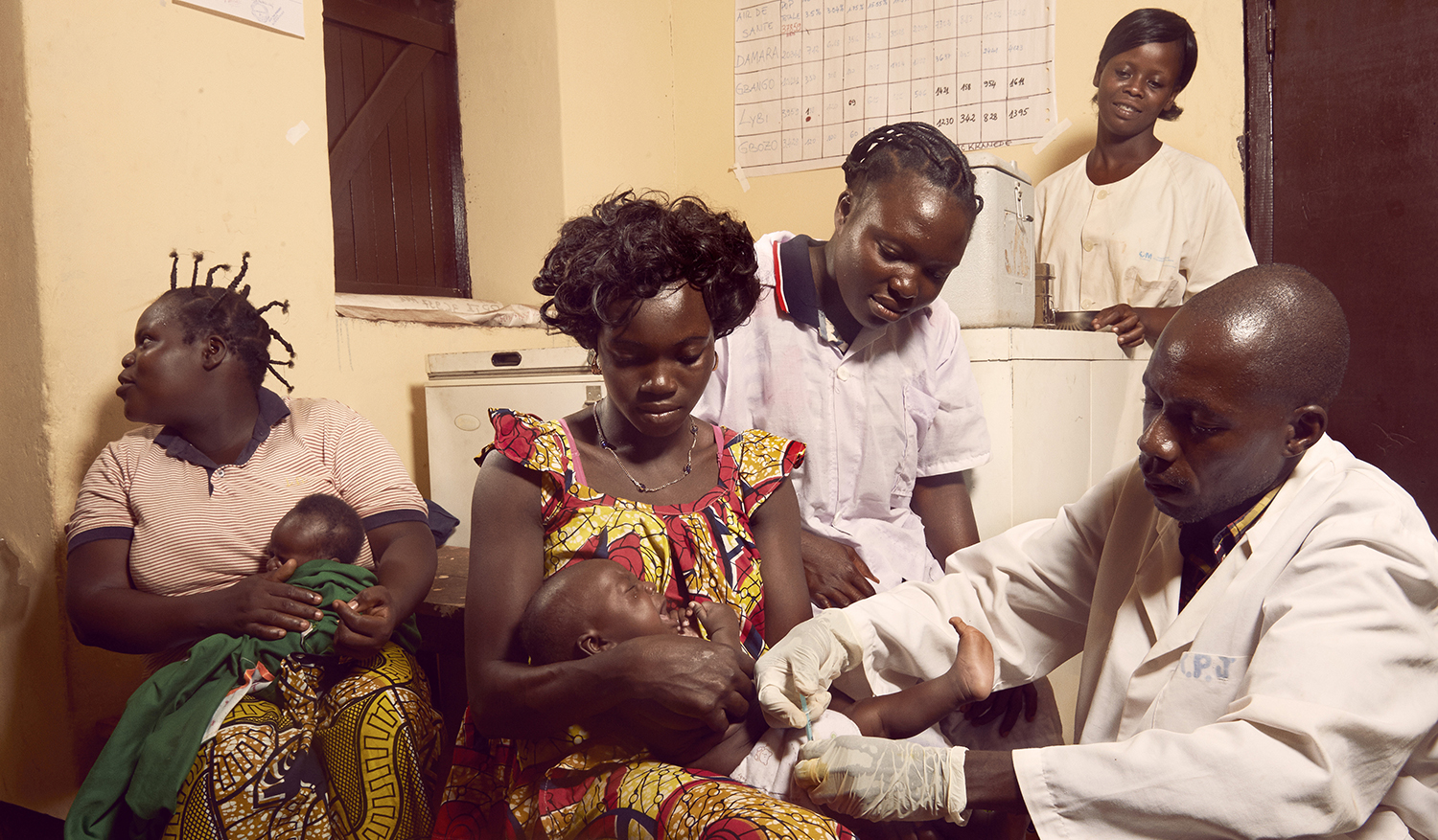 baby-vaccinated-central-african-republic