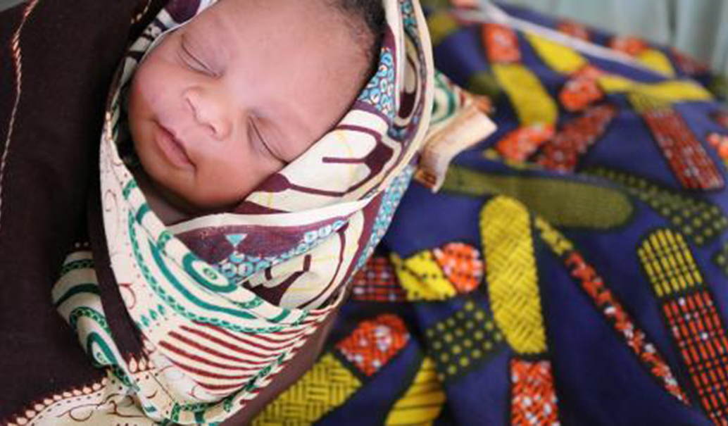 Newborn in Mozambique by Dominic Chavez, Global FInancing Facility