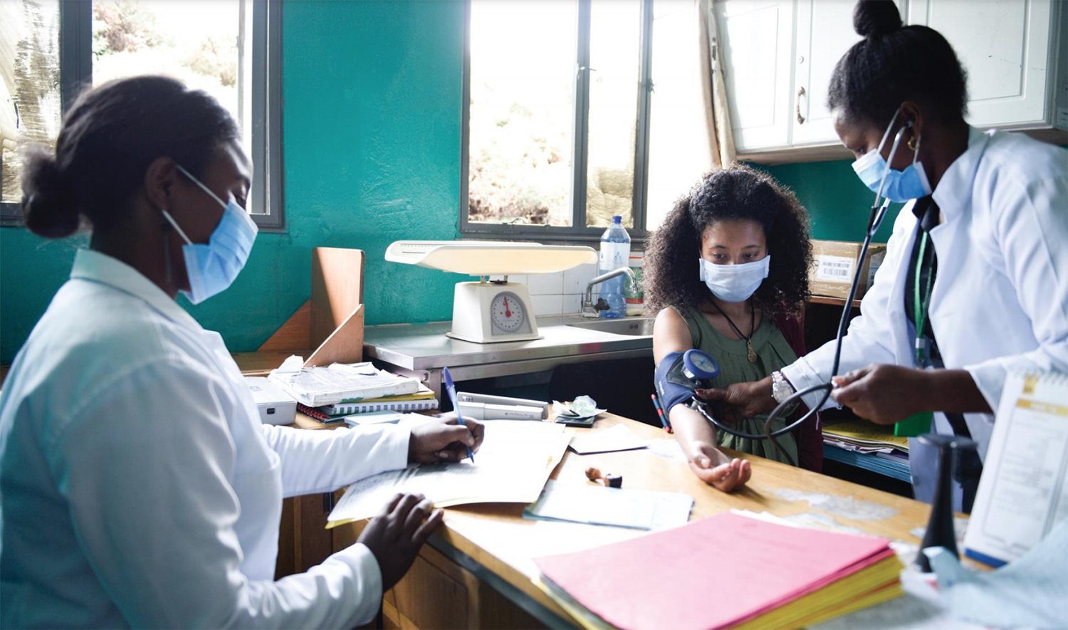 A pregnant woman receives care during an antenatal visit at a health center in Addis Ababa, Ethiopia. Photo by: Michael Tsegaye / World Bank