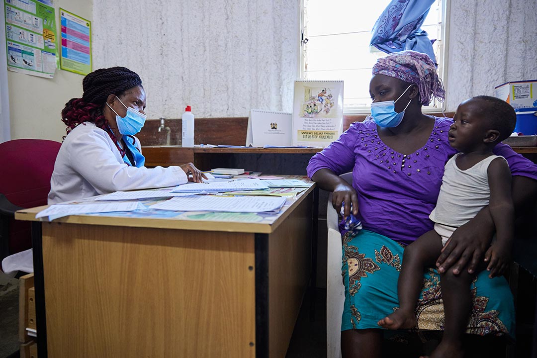 A mother consults a doctor at the Maternal and Child Health Clinic in Ahero County Hospital, Kisumu, Kenya. Gavi/2021/White Rhino Films-Lameck Orina