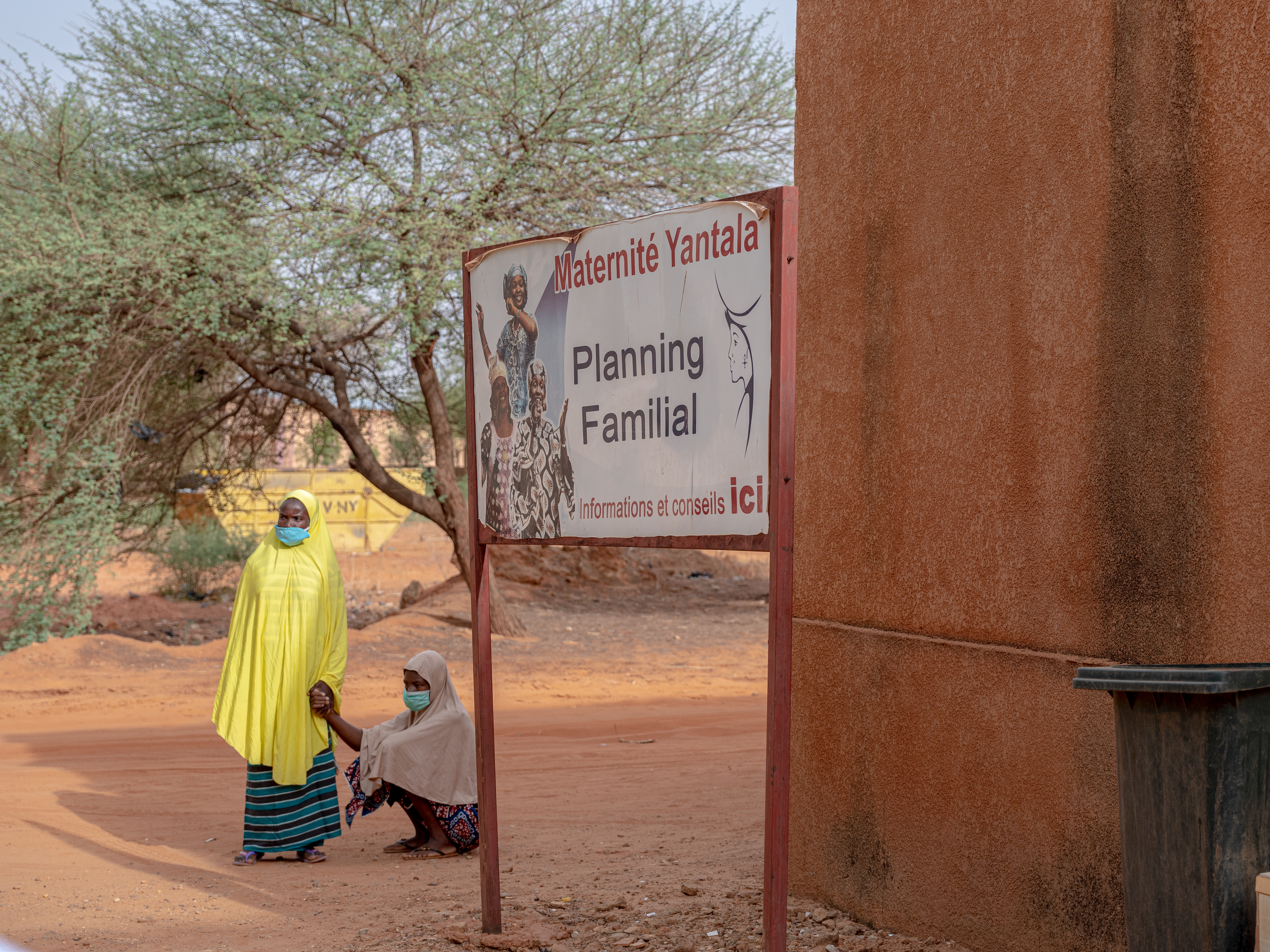 women in health facility_niger