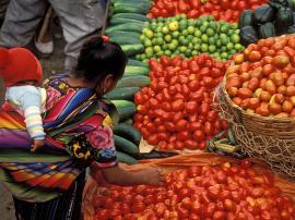 Guatemala_mom-baby-market-Curt-Carnemark-World-Bank