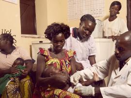 baby-vaccinated-central-african-republic